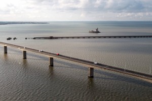 depuis-1992-le-pont-reliant-l-ile-d-oleron-au-continent-est_2290417_1200x800